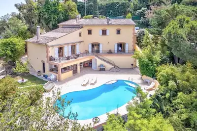 Image de Villa de Prestige avec Piscine et Grand jardin