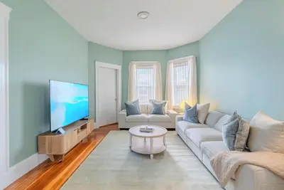 Image de Large 3br + fun Game Room! New Furniture! Near Tufts, Mit, Harvard