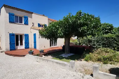 Image de Le Ciel Bleu situé à 10 min à pieds du centre historique d'Arles et de la gare