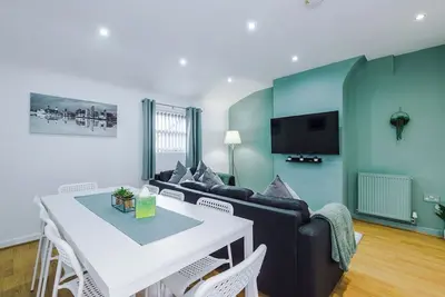 Image de Liverpool Stay | 6 Double Bedrooms | Sleeps 12 | Great For Groups & Contractors