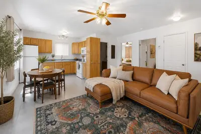 Image de Extended-Stay 2br Home, Utilities Included, Washer & Dryer