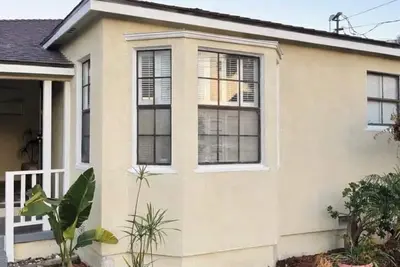 Image de Charming two bedroom house near Lax/Sofi/Beaches