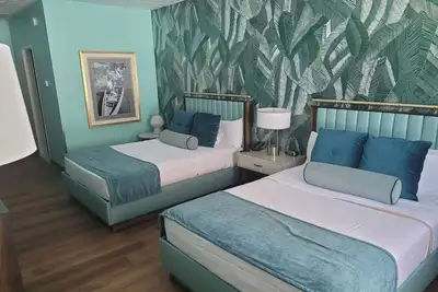 Image de 2 Double Original 47 | El Cortez | Downtown Vegas | Historic 1941 Wing