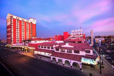 Image de El Cortez | 2 Double Original 47 | Near Fremont East | Sleeps Four