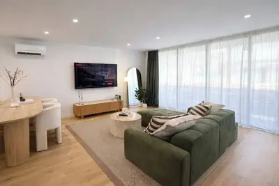Image de The Elevated Escape 3-Story Townhome