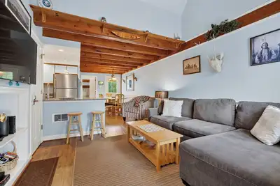 Image de Post & Beam Condo • 6 Min to Sunday River