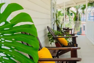 Image de 🌊 Disfruta de Bocas del Toro desde el corazón de Bocas Town, a pocos pasos de playas, restaurantes, tours y todo el encanto del Caribe panameño.