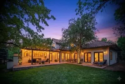 Image de North Boulder Luxury Villa-4bd4ba spectacular yard w/ hot tub & chef's kitchen