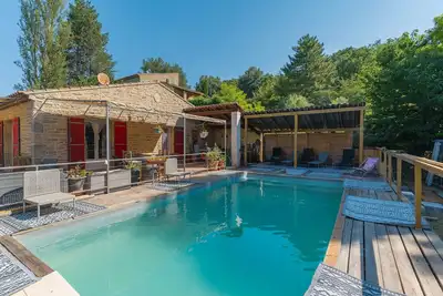 Image de Maison de vacances « Maison Avec Piscine » avec vue montagne, piscine privée et Wi-Fi