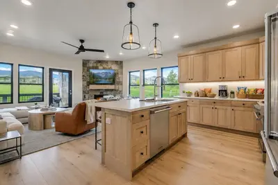 Image de Luxury New Build w Ski Storage Fire Pit Bbq 1122 voss