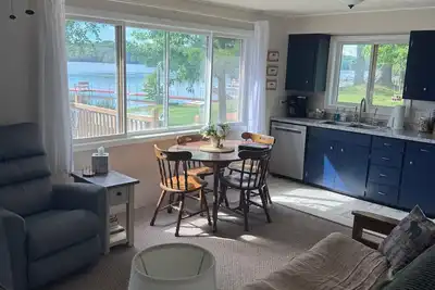 Image de Fridays Next Door, dog friendly waterfront cottage
