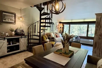 Image de Durango Mountain View Loft - Pool & Hot Tub
