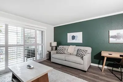 Image de Landing | Modern 2bd, Gym, Pool