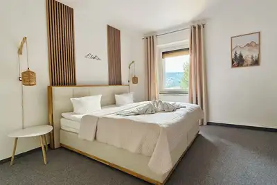 Image de 2-bedroom Mountain View Apartment with Fireplace