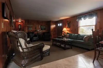 Image de Chip's Haven at Misquamicut Beach, family-friendly cottage a block from the sand