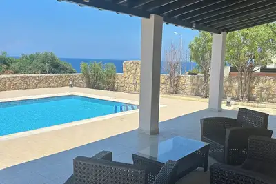 Image de Panoramic Sunrise to Sunset: Luxury Villa with Endless Sea Views