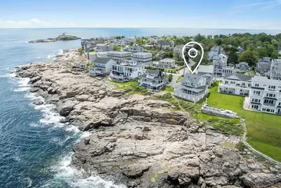 Image de Luxury oceanfront estate, breathtaking ocean views, stunning coastal setting, exceptional amenities, unforgettable getaway.