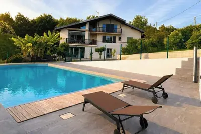 Image de Appt dans maison basque, jardin arboré, piscine, jacuzzi, océan, idéal 6 p.