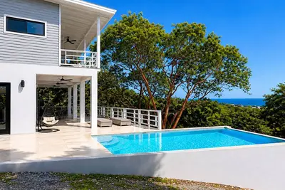 Image de Terra Chula Luxury 5br Villa with Pool & Ocean ViewsSpacious 5-bedroom building