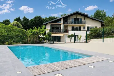 Image de Superbe Appart 125m², piscine, jacuzzi, Océan, Pyrénées et nature proche Bayonne