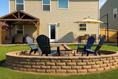 Image de 4br Lexington Home – Pool, Fishing Pond, Firepit, Sleeps 8