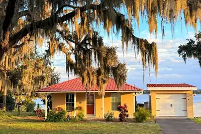 Image de Entire Lakefront House Getaway