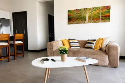Image de Airport Condo Traveler's Haven!