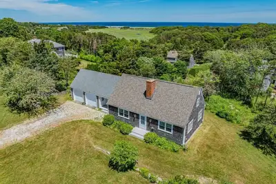 Image de 4 Min from Nauset Beach w/ Grill + Outdoor Shower