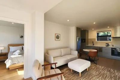 Image de Serenity Sands Apartment - wheelchair friendly, at reserve, close to beach