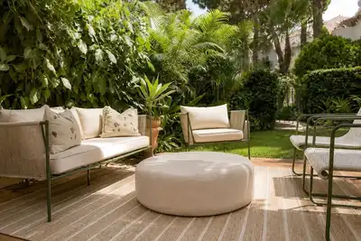Image de Relaxed Mediterranean Living With A Private Garden & Beachside Location