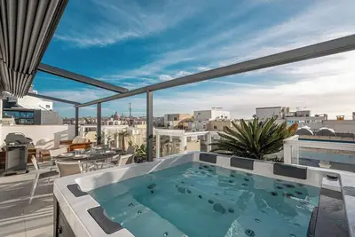 Image de Luxury penthouse - Big terrace & Jacuzzi in Sliema
