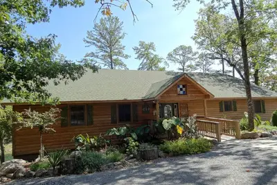 Image de Waterfront Group Cottage with Hot-Tub and Pool in Mount Ida, Arkansas