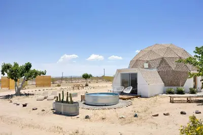 Image de Escape to Inspiration: Discover the Enchanting Mojave Dome – Your Creative Respite in California!