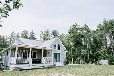 Image de Modern 1br Couples Cottage with Private Sebago Lake Access in North Sebago, Maine