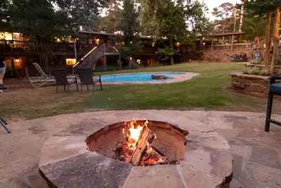 Image de Group Cottage with Jacuzzi and Pool Incredible for Lake Water Sports in Mount Ida, Arkansas