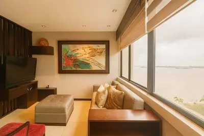 Image de Executive & Elegant Waterfront Residence 2br