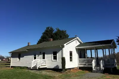 Image de Classic Cottage Rental on Huge Horse and Cattle Farm near Charlottesville