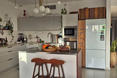 Image de Bright & Stylish Boho Home w\\ Botanical Terrace, by a grove -with a safe Mamad