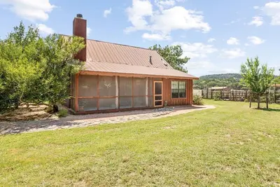 Image de Hill Country Ranch Cabin with Hot Tub, Fishing & Scenic Views in Fredericksburg, Texas