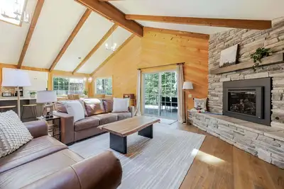 Image de 12 East Park Lane - Sunriver Family Retreat, A/C, Room to Relax, 8 Sharc Passes