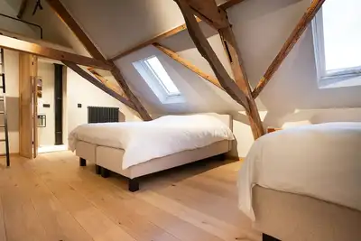 Image de Cycling and group accommodations for 16 guests in the Flemish Ardennes, featuring a cozy café