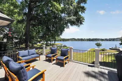Image de Sandy Cove Cottage- Great Waters Lakefront Luxury
