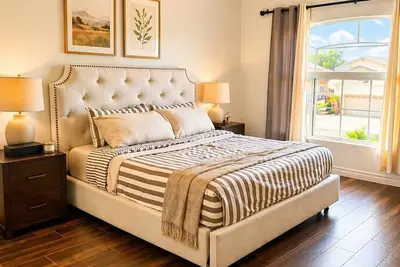 Image de Spacious 6-bedroom house in charming Peoria with Ac