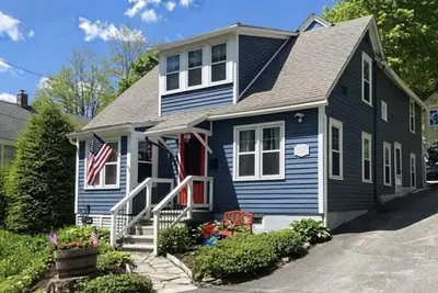 Image de Charming Lenox Cottage with Ac - Walk to Town! New!