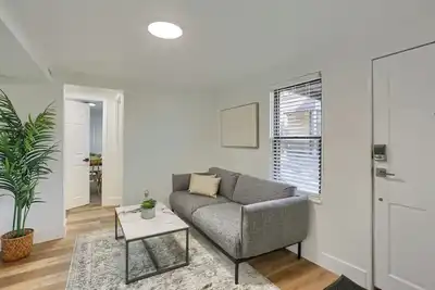 Image de Dormont/Potomac @4 Cozy and Central 2 Bedroom Private Apartment