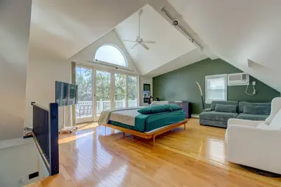 Image de Marina View Cottage | Fire Pit & Balcony