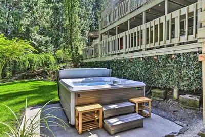 Image de Owl`s Nest Hot Tub Retreat w Forest Views!