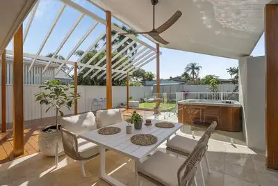 Image de Coastal Comfort with a Private Spa Retreat