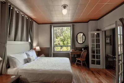 Image de The Peak at Centralia Square | Historic Suite 301