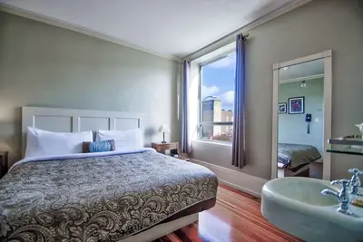 Image de The Peak at Centralia Square | Historic Suite 212